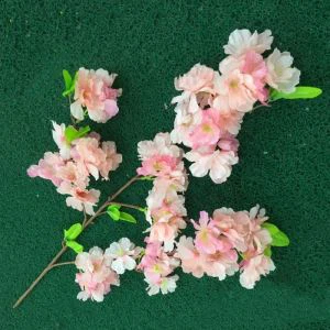 Kunstige kirsebærblomstgrene